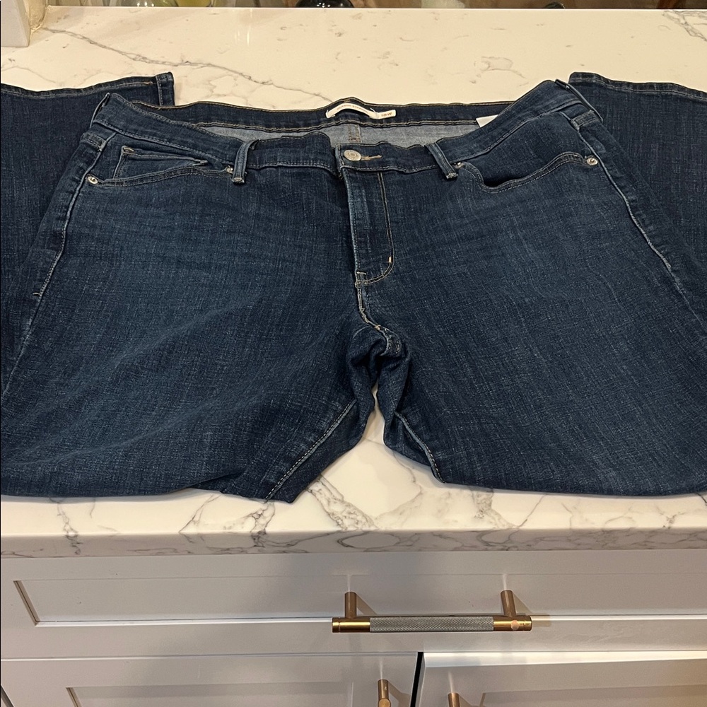 Levi's Classic Women’s Straight Blue Jeans